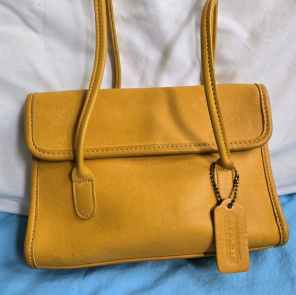 Vintage Coach Yellow Leather Laurie Double Strap Flap Shoulder Bag 9032 - Picture 1 of 12